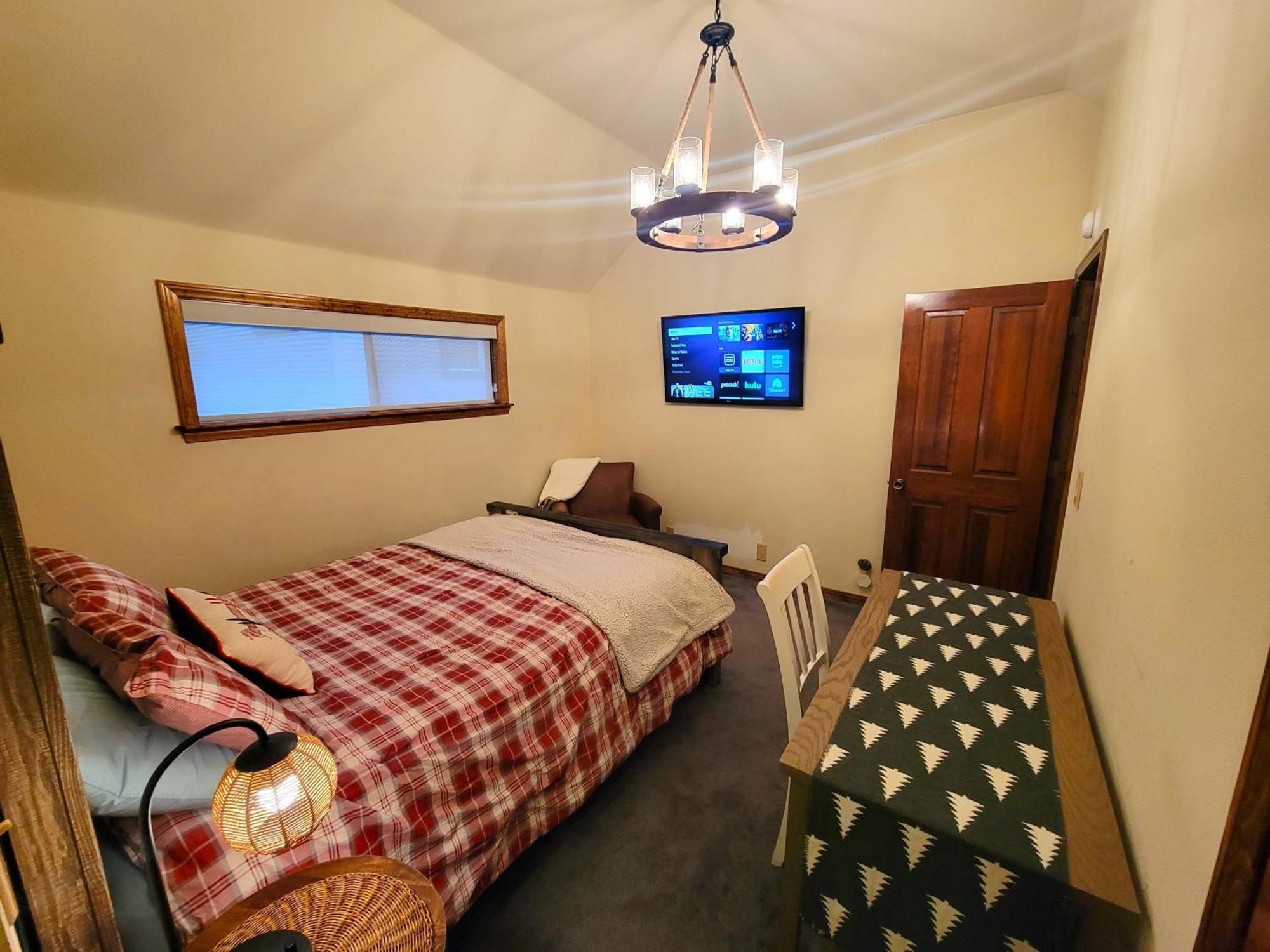 Four Seasons Getaway-Private Hot Spa With Pine Tree Views-Walk To Village And Pineknot Trailhead-Plus King Bed! Біг-Бер-Лейк Екстер'єр фото