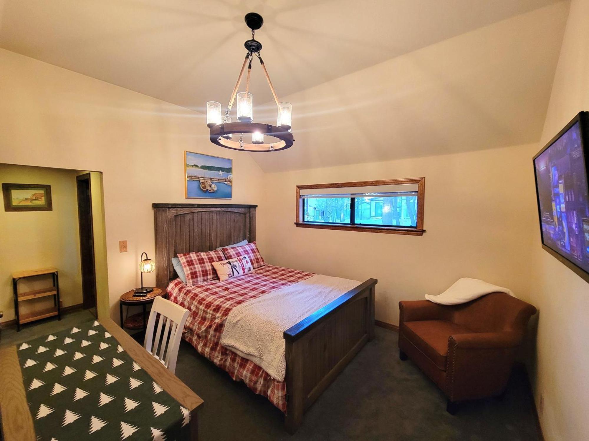 Four Seasons Getaway-Private Hot Spa With Pine Tree Views-Walk To Village And Pineknot Trailhead-Plus King Bed! Біг-Бер-Лейк Екстер'єр фото